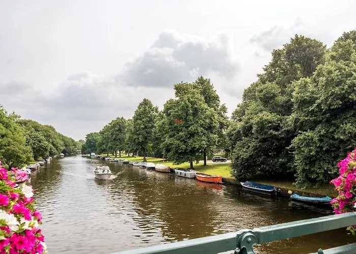 Welcoming With Character & Great Views